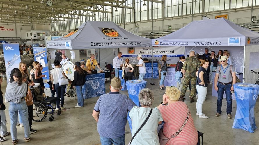 Der Tag der Bundeswehr zieht immer Besucher aus nah und fern an. Foto: DBwV