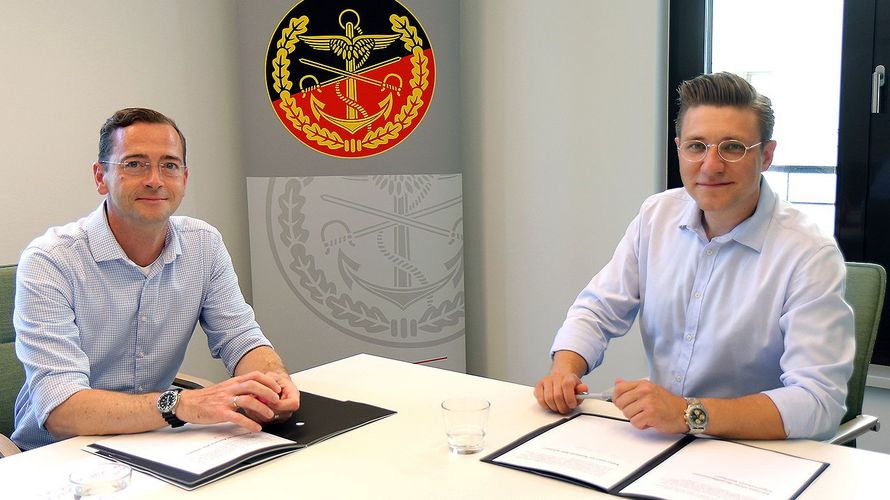 Kennen sich aus: Jöran Miltsch (l.), Referatsleiter R6 Reservedienst im DBwV, und Robbin Schacht, Referent für Sicherheitspolitik im DBwV und aktiver Reservist. Foto: DBwV/Mika Schacht