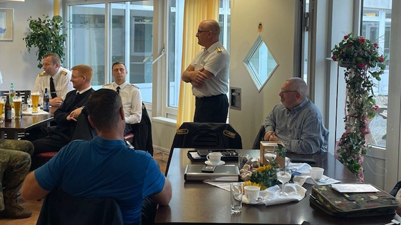 Ingo Minkau informierte die Mitglieder der TruKa MUKdo. Foto: DBwV/LV Nord