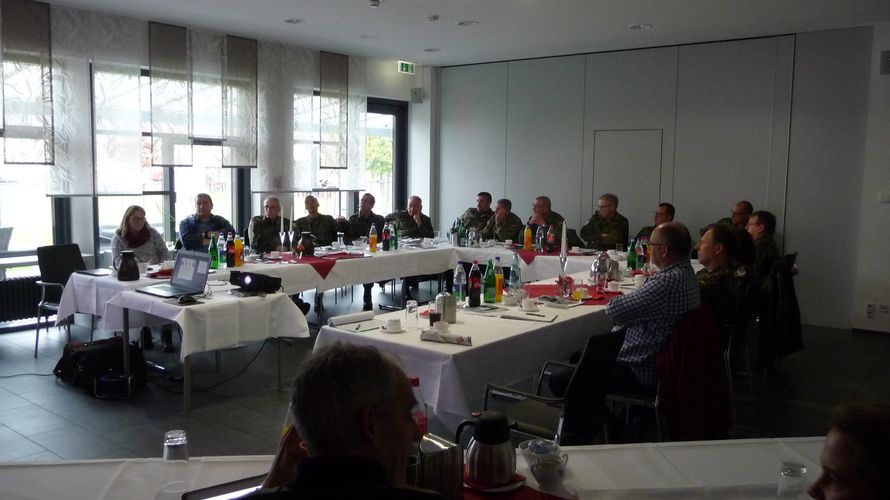 Auch in Oberhessen informierte der DBwV ausscheidende Berufssoldaten Foto: Helmut Pries
