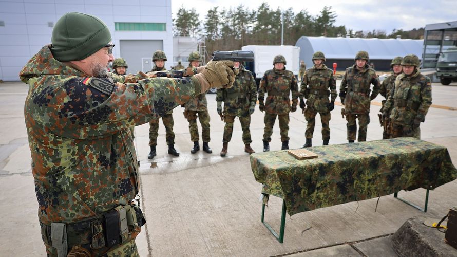 Soldaten der Heimatschutzkompanie "Schwäbische Alb" in Stetten am Kalten Markt: Viele Reservedienst Leistende dürften sich jetzt über die Anpassung der Mindestleistungen freuen. Foto: Bundeswehr/Anne Weinrich