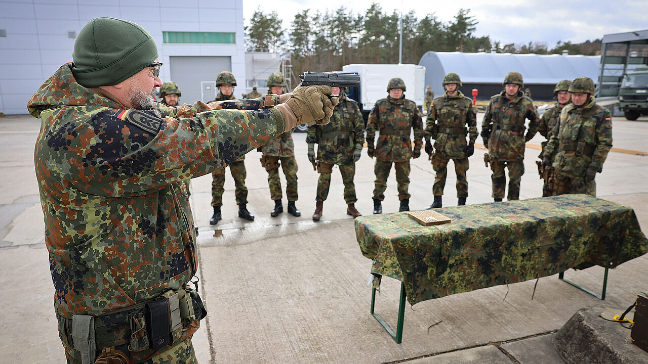 Soldaten der Heimatschutzkompanie "Schwäbische Alb" in Stetten am Kalten Markt: Viele Reservedienst Leistende dürften sich jetzt über die Anpassung der Mindestleistungen freuen. Foto: Bundeswehr/Anne Weinrich
