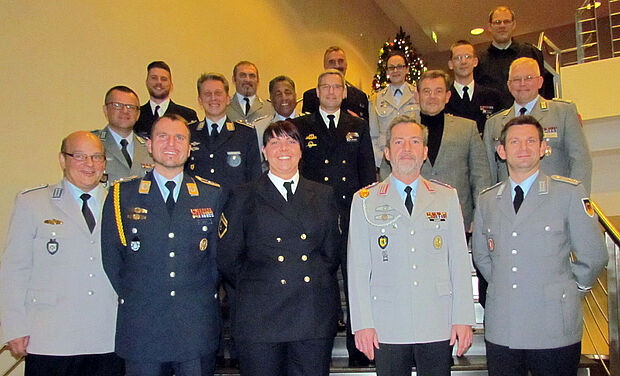 Ehemalige und zukünftige Ansprechpartner beim Seminar in Dahlewitz. Unter ihnen der im Bundesvorstand für die Auslandseinsätze zuständige Hauptmann Andreas Steinmetz, stellvertretender Bundesvorsitzender (2. Reihe: 2.v.l.). Foto: DBwV