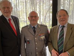 (v.l.) Hauptmann a.D. Volker Jung, Oberstleutnant Lutz Meier (Stellvertreter des Landesvorsitzenden West) und ERH Vorsitzender Fregattenkapitän a.D. Wolfgang Windolph. Foto: H.J. Unger