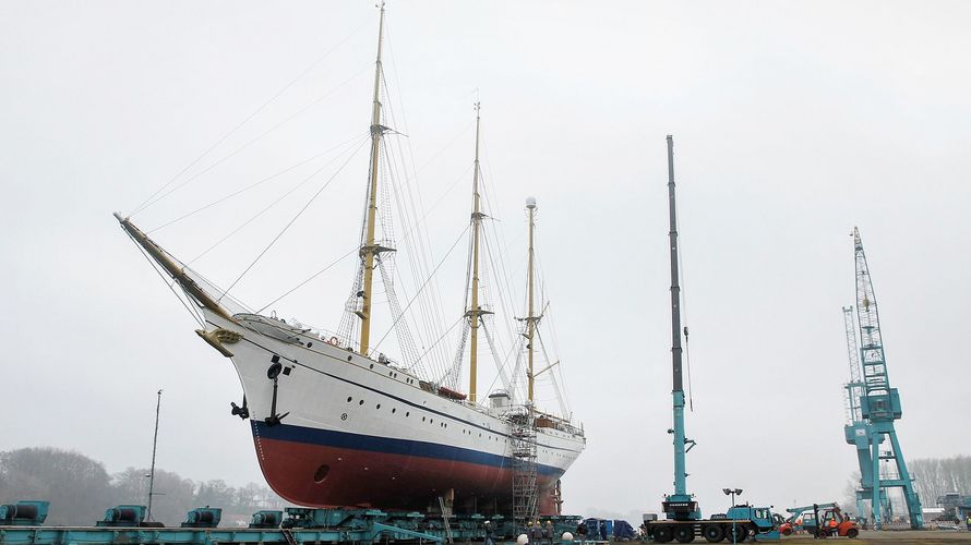 Zum 31. Mai 2021 sollte die "Gorch Fock" nach einem Sanierungs-Marathon endlich an die Marine ausgeliefert werden. Nun verschiebt sich die Übergabe voraussichtlich bis in den Spätsommer. Foto: Twitter/Deutsche Marine