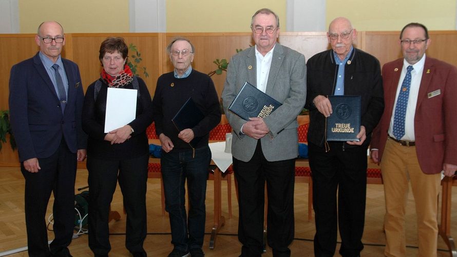 Vorsitzender Wolfgang Richter (v. l.), Anita Richter, Klaus Bauer, Ulrich-Peter Staudt, Hans Eble und Stellvertreter Peter Vopat. Foto: Ewald Brunner