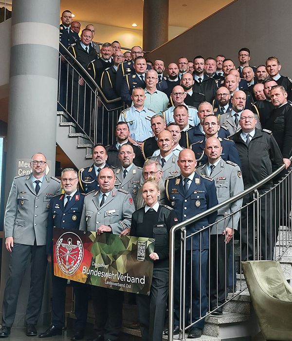 Aus unterschiedlichen Einheiten und Teilstreitkräften setzte sich der Teilnehmerkreis der diesjährigen Zielgruppentagung für Kompaniefeldwebel des Landesverbandes Ost zusammen: Foto: Christian Weber