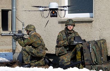 Die Drohne MIKADO ist eine Mikro-Aufklärungsdrohne im Ortsbereich. Foto: Bundeswehr/Andrea Bienert