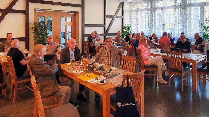 Der Vortrag zum Thema „Elternunterhalt“ fand großes Interesse der Mitglieder der Kameradschaft ERH Würzburg-Veitshöchheim. Foto: Roland Stengl