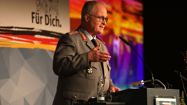General Eberhard Zorn auf der "Tagung mit Spitzenpersonal" des Deutschen BundeswehrVerbandes. Foto: DBwV/Sarina Flachsmeier