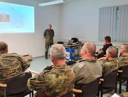 Fast bis auf den letzten Platz gefüllt war der Raum bei der letzten Mitgliederversammlung der TruKa Systemzentrum 24 vor der Sommerpause. Foto: Michael Edlinger