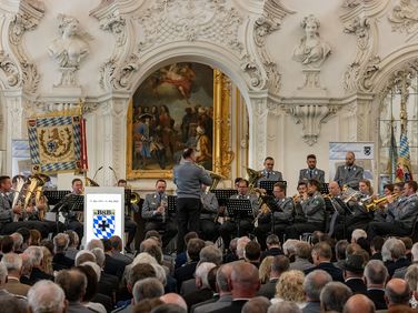 Das Gebirgsmusikkorps der Bundeswehr umrahmte den Festakt um 150-jährigen Bestehens des Bayrischen Soldaten Bundes musikalisch. Foto: Udo Appel