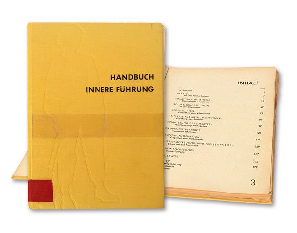 Für das erste Handbuch der Inneren Führung von 1957 steuerte Graf Baudissin die Beiträge über den Eid, das Leitbild des Staatsbürgers in Uniform, die soldatische Tradition und den 20. Juli 1944 bei. 