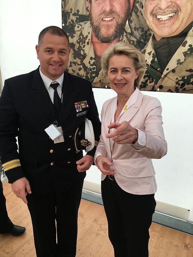 Ideengeber Marco Hellgrewe, hier mit Verteidigungsministerin Ursula von der Leyen Foto: privat