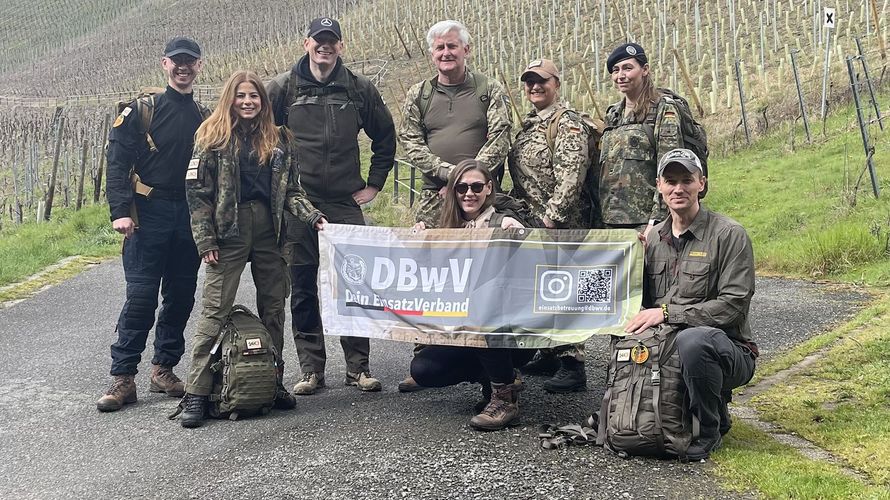 Im Ahrtal war der Stellvertretende Bundesvorsitzende (r.) mit seiner Gruppe beim diesjährigen 14K3-Marsch unterwegs. Foto: Sebastian Fieber