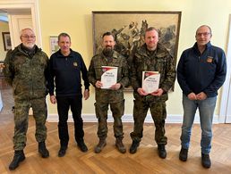 Dirk Kernchen (von links), der Standortbeauftragte Oberstabsfeldwebel a.D. Jörg Barenscheer, Tobias Dähn, Mirko Strauch und der Bezirksvorsitzende Hauptmann a.D. Dirk Sommer. Foto: DBwV