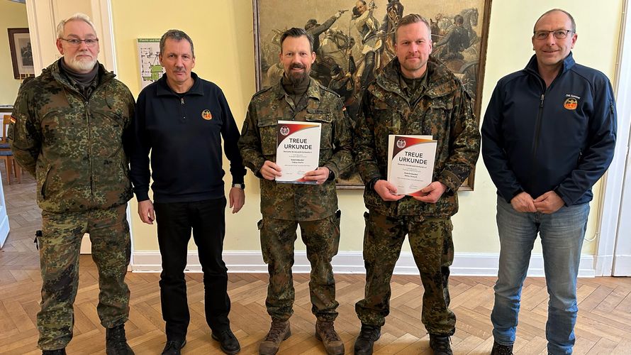 Dirk Kernchen (von links), der Standortbeauftragte Oberstabsfeldwebel a.D. Jörg Barenscheer, Tobias Dähn, Mirko Strauch und der Bezirksvorsitzende Hauptmann a.D. Dirk Sommer. Foto: DBwV