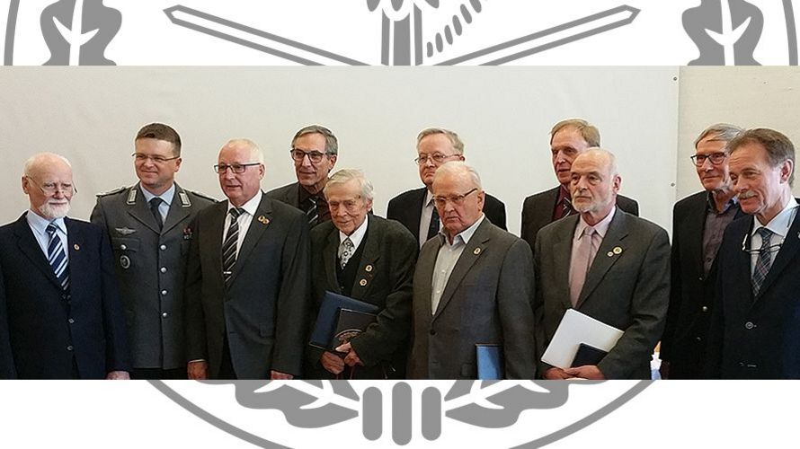 Die Geehrten mit Bundesvorsitzendem André Wüstner (2.v.l.) und Landesvorsitzendem Gerhard Stärk (4.v.l.), für vollständige Ansicht bitte auf das Bild klicken) Foto: DBwV