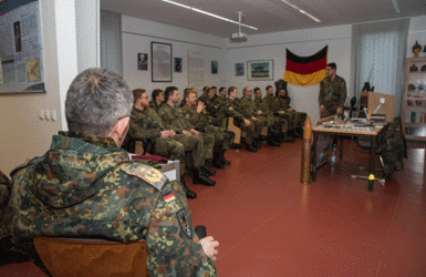 Geschichtsunterricht an der USH. Natürlich ist auch gerade hier der Traditionserlass der Bundeswehr ein wichtiges Thema. Foto: DBwV/Bombeke