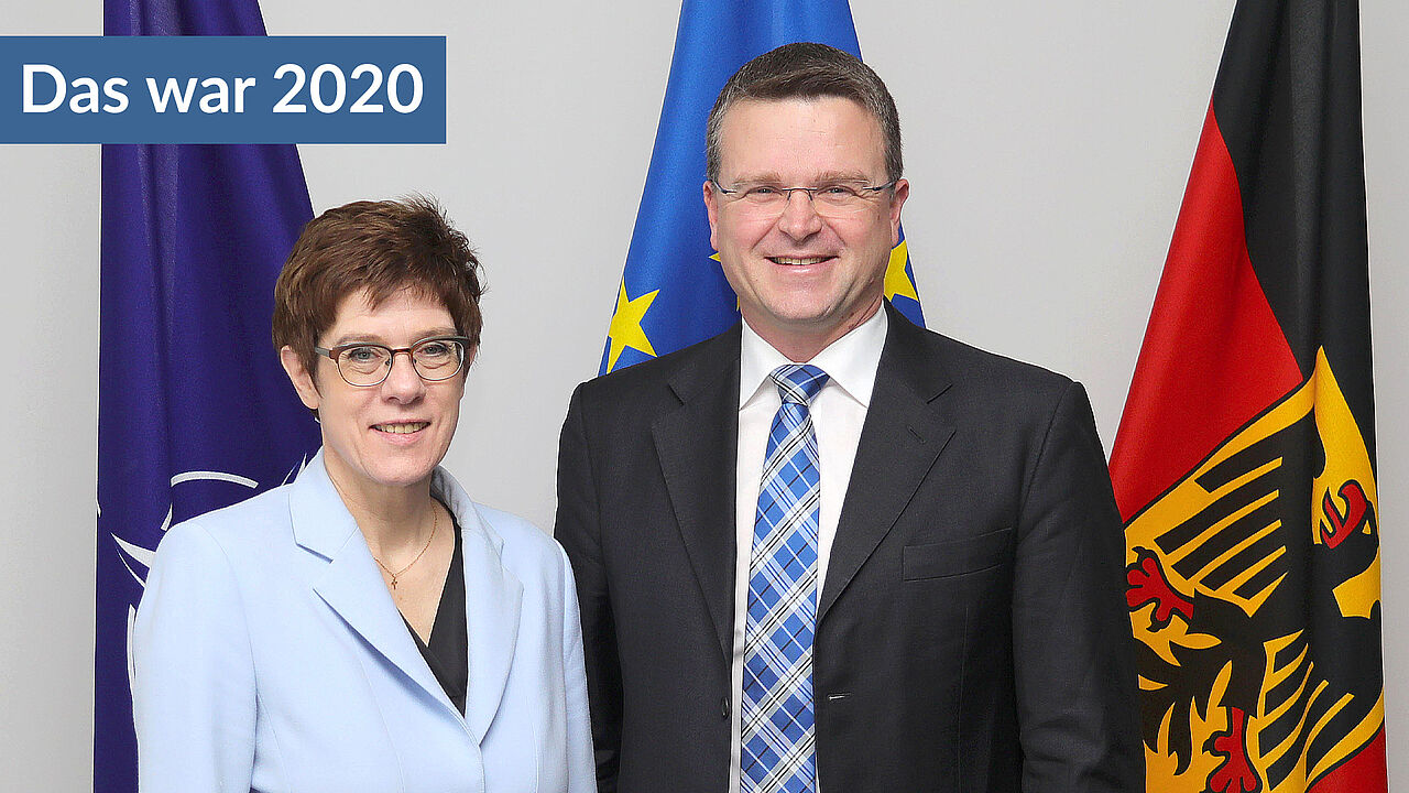 In ständigem Dialog: Verteidigungsministerin Annegret Kramp-Karrenbauer und der DBwV-Bundesvorsitzende André Wüstner bei ihrem Treffen im Februar, als Corona-Abstandsregeln noch nicht eingehalten werden mussten. Foto: BMVg