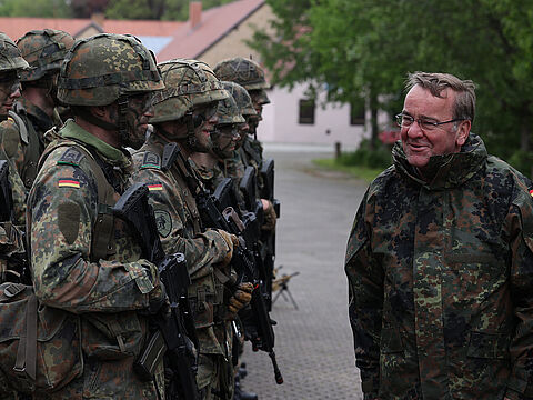 Man sei bei Bedarf schnell handlungsfähig, sagte Verteidigungsminister Boris Pistorius mit Blick auf die aktuelle Sicherheitslage im Kosovo. Archivfoto: DBwV/Yann Bombeke