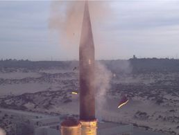 Start eines "Arrow-3"-Flugkörpers in den USA: Das System soll in der Lage sein, anfliegende Raketen bis in die Stratosphäre hinein abzufangen. Foto: United States Missile Defense Agency