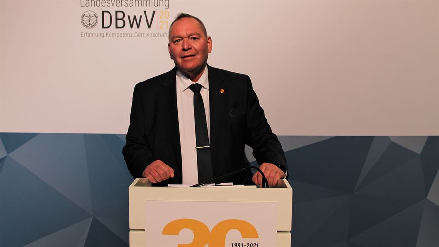 Hauptmann a.D. Uwe Köpsel freute sich seinen Rechenschaftsbericht zumindest vor einem Teil seiner Mitglieder vortragen zu können. Foto: DBwV/Hahn