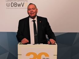 Hauptmann a.D. Uwe Köpsel freute sich seinen Rechenschaftsbericht zumindest vor einem Teil seiner Mitglieder vortragen zu können. Foto: DBwV/Hahn