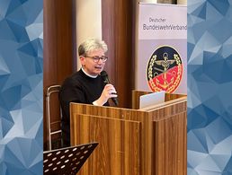 Die leitende Militärdekanin des Evangelischen Militärdekanats Köln, Petra Reitz, war zu Gast bei den Ehemaligen in Bonn. Foto: KERH Bonn   