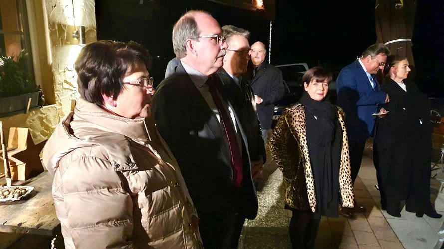 Frau Schönmeyer, Hartmut Schömeyer mit dem stellv. Bundesvorsitzenden Hauptmann Andreas Steinmetz und der Vorsitzenden der StoKa, Simone Aunkofer. Foto: Friedel Wegner