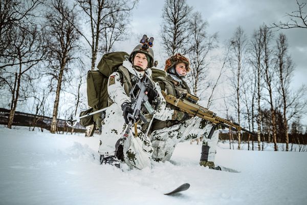 Eine multinationale Großmanöverserie der NATO: Bei der Übung „Cold Response“ trainieren Soldatinnen und Soldaten bei eisigen Bedingungen am Polarkreis in Norwegen. Foto: Bundeswehr/Jana Neumann