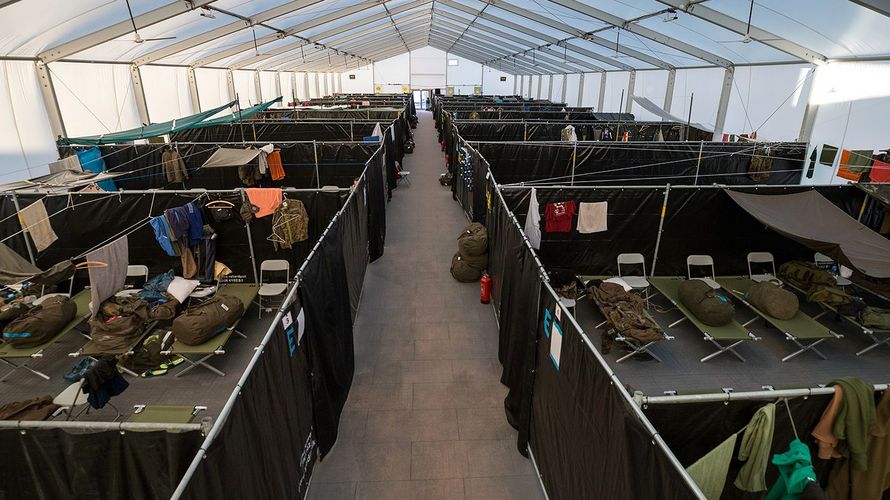 Weit auseinanderliegende Camps, Zelte in unterschiedlichen Größen: Die Übung Trident Juncture war ein Prüfstein für die Betreuungskommunikation. Foto: Bundeswehr/Kevin Schrief