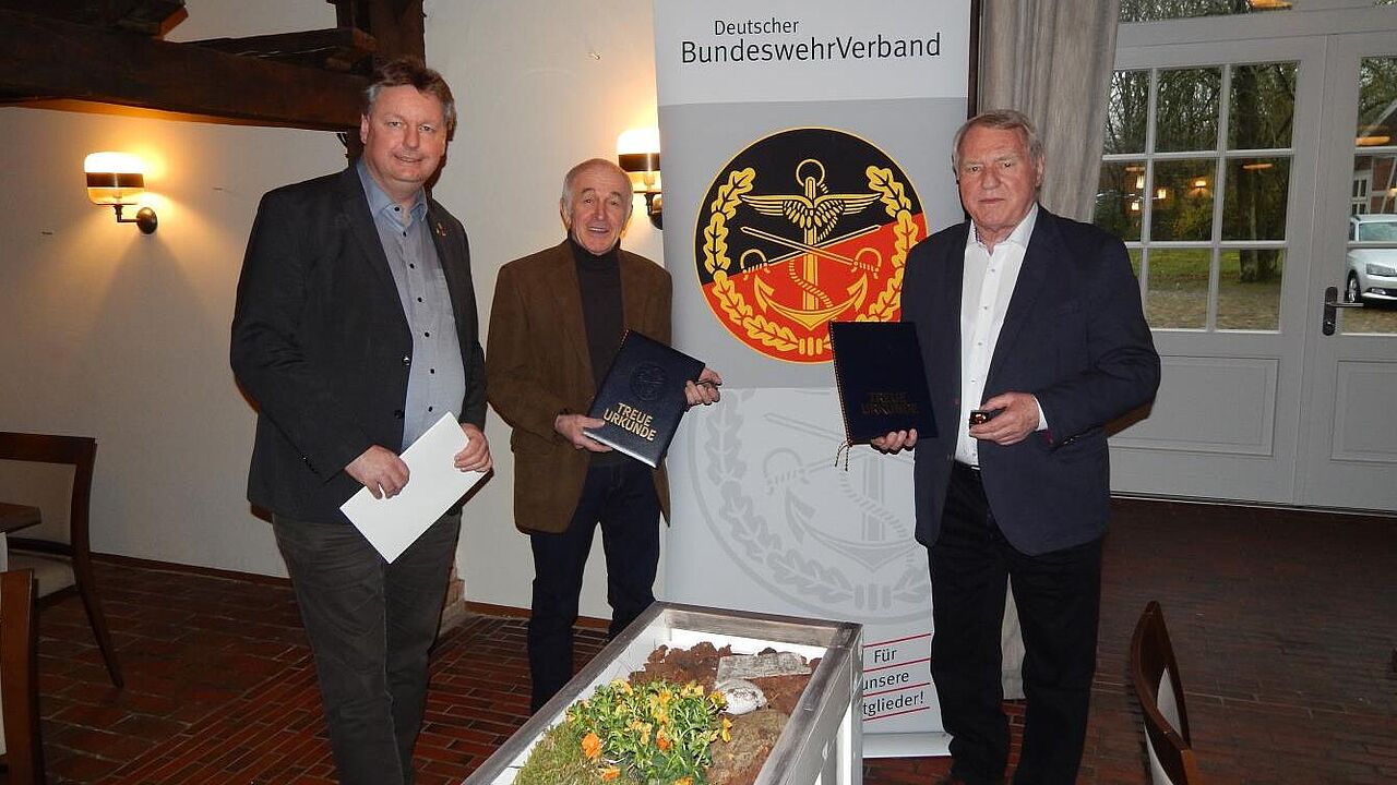 Hauptgefreiter d.R. Frank Pingel, Stabsfeldwebel a.D. Werner Messerschmidt und Hauptmann a.D. Alfred Eberle (v.l.n.r.). Foto: DBwV