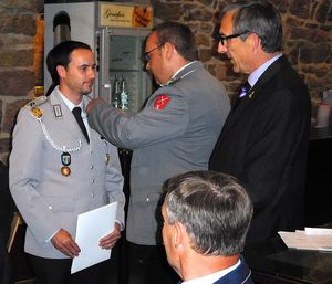 Gerhard Stärk (r.) und Frank Gotthardt (M.) ehrten Manuel Kippes