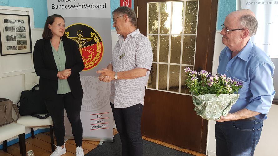 Einen informativen und engagierten Vortrag  zu den Themen rund um die Absicherung im Pflegefall erlebten die DBwV-Mitglieder in Gießen. Foto: KERH Gießen