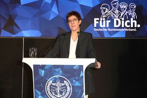 Verteidigungsministerin Annegret Kramp-Karrenbauer will das Beste für die Angehörigen der Bundeswehr erreichen. Foto: DBwV/Mika Schmidt
