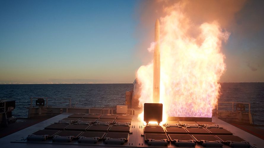 SSM Schießen aus dem Vertical Launch System (VLS) der Fregatte Hamburg auf der Andoya Test Range im Rahmen des Missile Firing Exercise 21 in Nord-Norwegen. Foto: Bundeswehr/Volker Muth