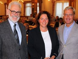 Der neuen Zeit eine Form geben – Kerstin Vieregge MdB (Mitte) mit ihren Diskussionspartnern Dr. Norbert Röttgen (rechts) und Thomas Sohst (links). Foto: Wahlkreisbüro MdB Vieregge