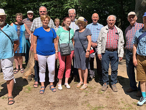 Einen kurzen Fotostopp legten die Teilnehmer der KERH Neubrandenburg beim Rundgang durch den Tiergarten Neustrelitz ein. Foto: Steffen Braun