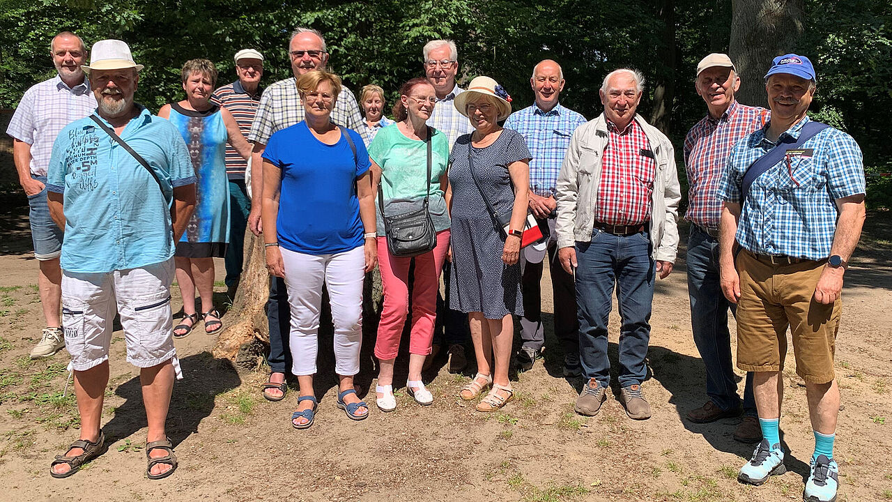 Einen kurzen Fotostopp legten die Teilnehmer der KERH Neubrandenburg beim Rundgang durch den Tiergarten Neustrelitz ein. Foto: Steffen Braun