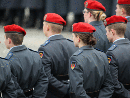 Ein neuer Gesetzentwurf ändert wesentliche Vorschriften im Soldatenrecht – und das zum Nachteil der Soldatinnen und Soldaten. Foto: Bundeswehr/Torsten Kraatz