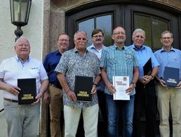 Nach der Ehrung: Walter, Veit, Krüger, Mahnel, Fabiunke, Mau, Nowak (v.l.). Foto: DBwV/Rudolf Dürr