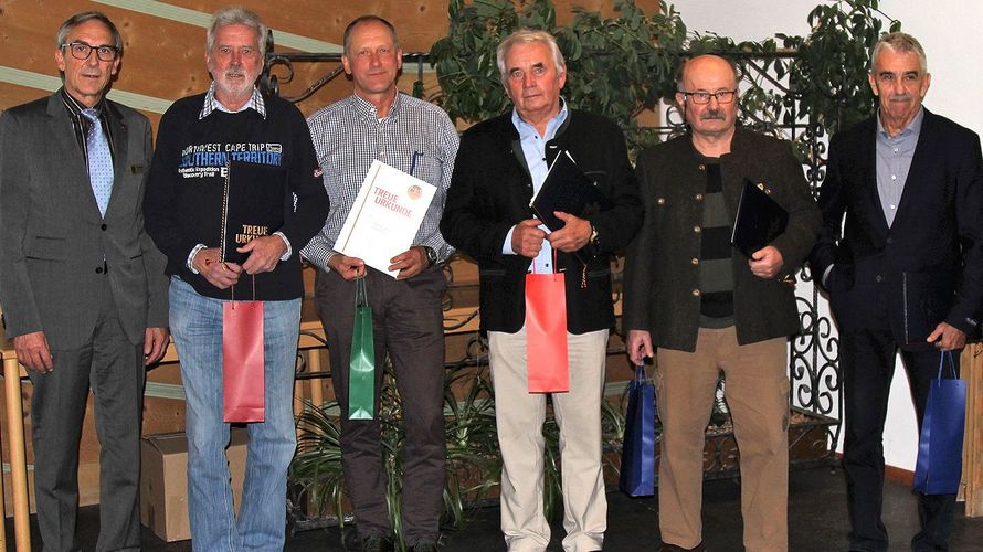 Landesvorsitzender Stärk mit den geehrten Mitglieder Landthaler, Schelble, Hüttinger, Popp, Kluba (v.l.) Foto: DBwV/LV Süddeutschland