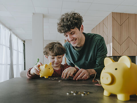 Im August hat das Bundeskabinett den Entwurf zur Einführung einer Frühstartrente für Kinder beschlossen. Der DBwV fordert auch Bundeswehrfamilien im Ausland zu berücksichtigen. Foto: picture alliance/Westend61/Elisatim