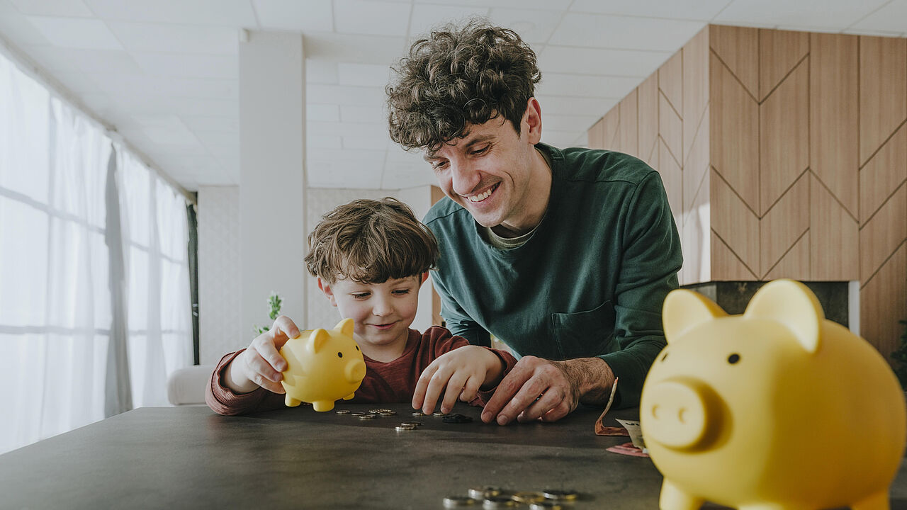 Im August hat das Bundeskabinett den Entwurf zur Einführung einer Frühstartrente für Kinder beschlossen. Der DBwV fordert auch Bundeswehrfamilien im Ausland zu berücksichtigen. Foto: picture alliance/Westend61/Elisatim