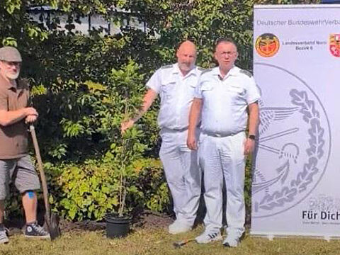 In Westerstede (v.l.n.r.):  Oberstabsbootsmann Sascha Wendler sowie die Stabsfeldwebel Daniel Meyer und Enrico Ruß. Foto: LV Nord
