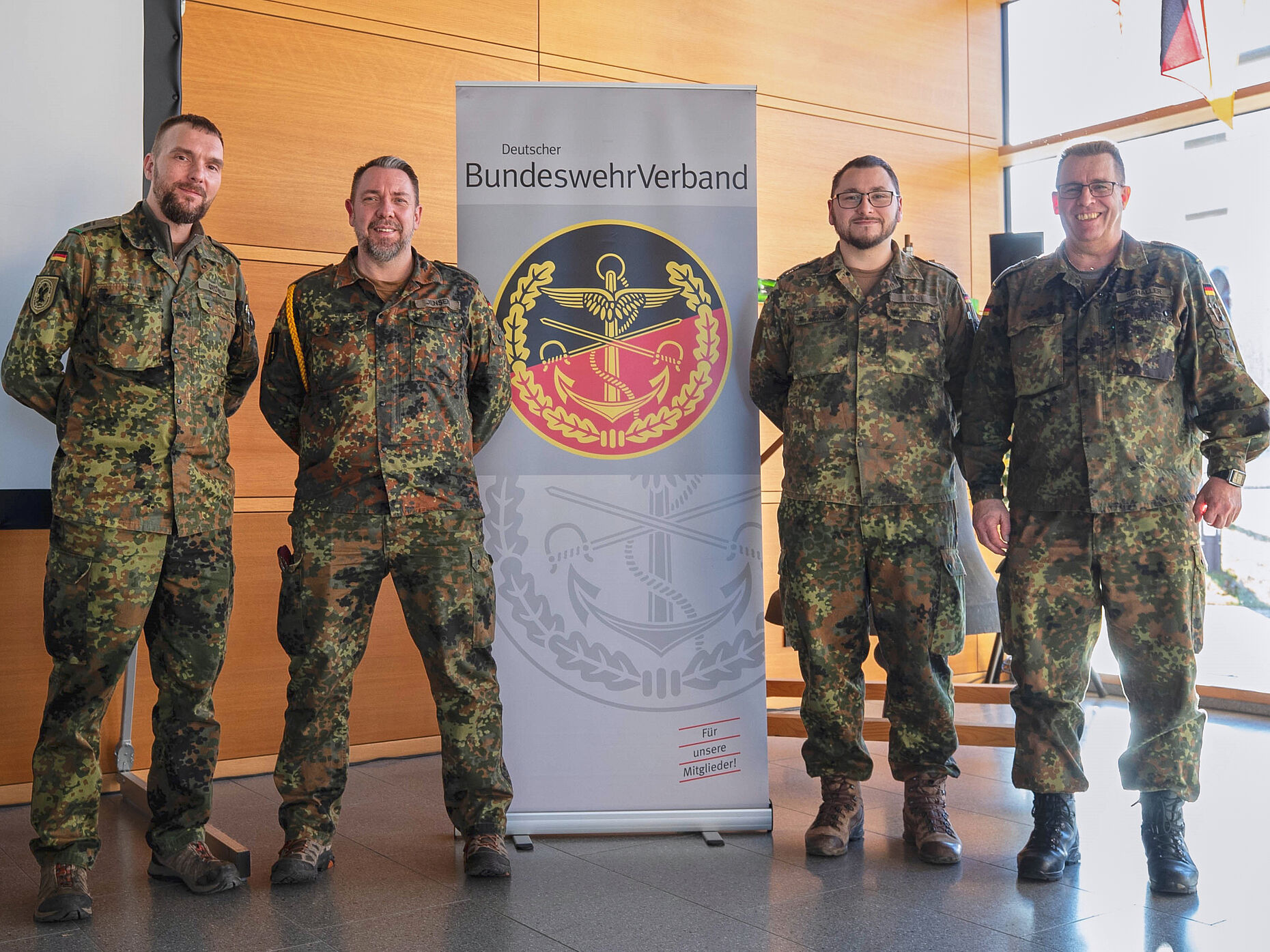 Der Vorstand der sTRuKa Pfullendorf mit Stabskorporal Christian Gröning (von links), Hauptfeldwebel Mike Jensen, Vorsitzenden Oberleutnant David Koch und Stabsfeldwebel Gernot Schaller. Foto: David Koch