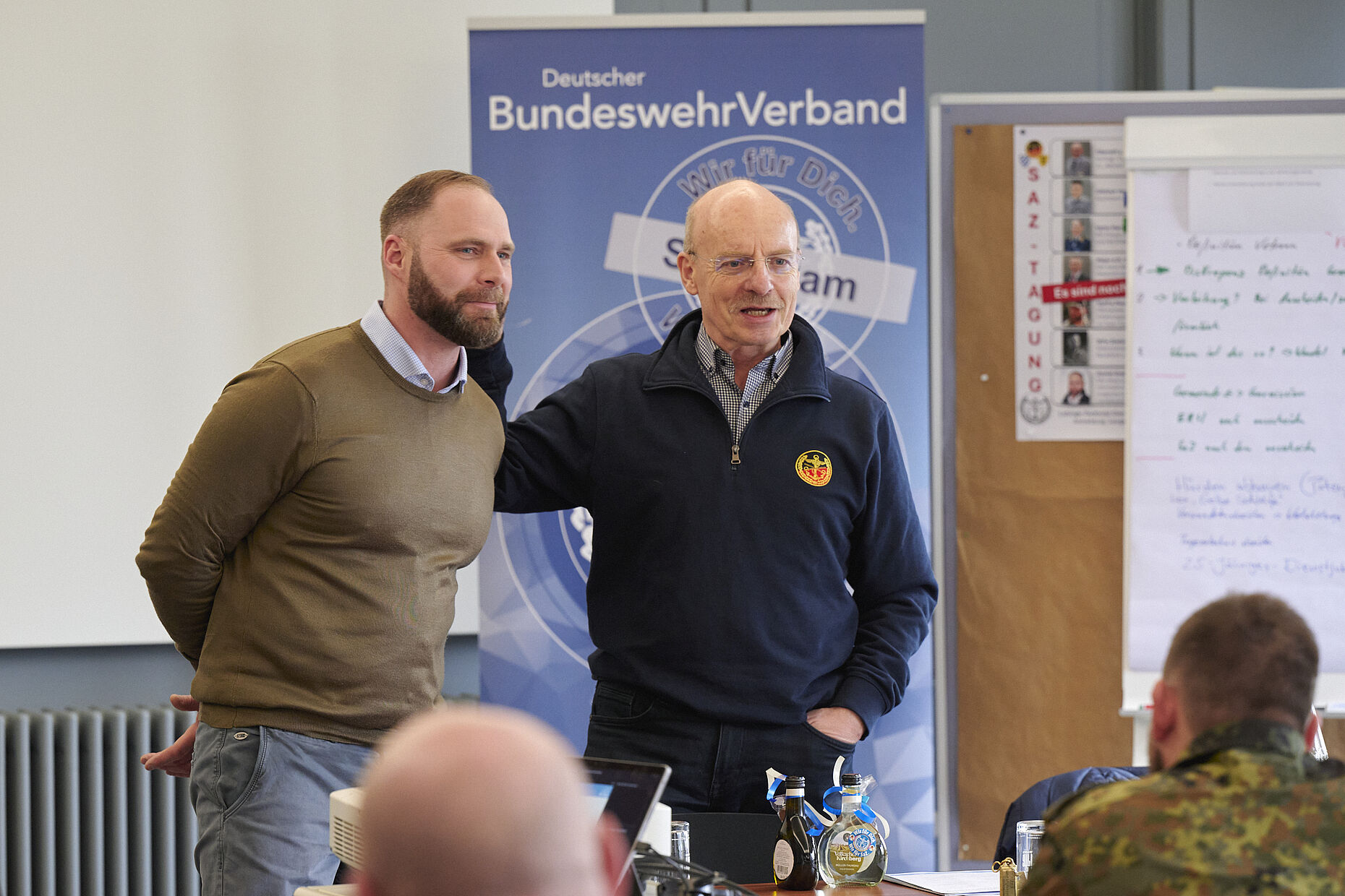 Gegenseitige Dankesworte vom scheidenden SaZ-Beauftragten und von Daniel Grabmann im Namen der Landesgeschäftsstelle beendet die letzte Tagung von Jürgen Schreier. Foto: IK