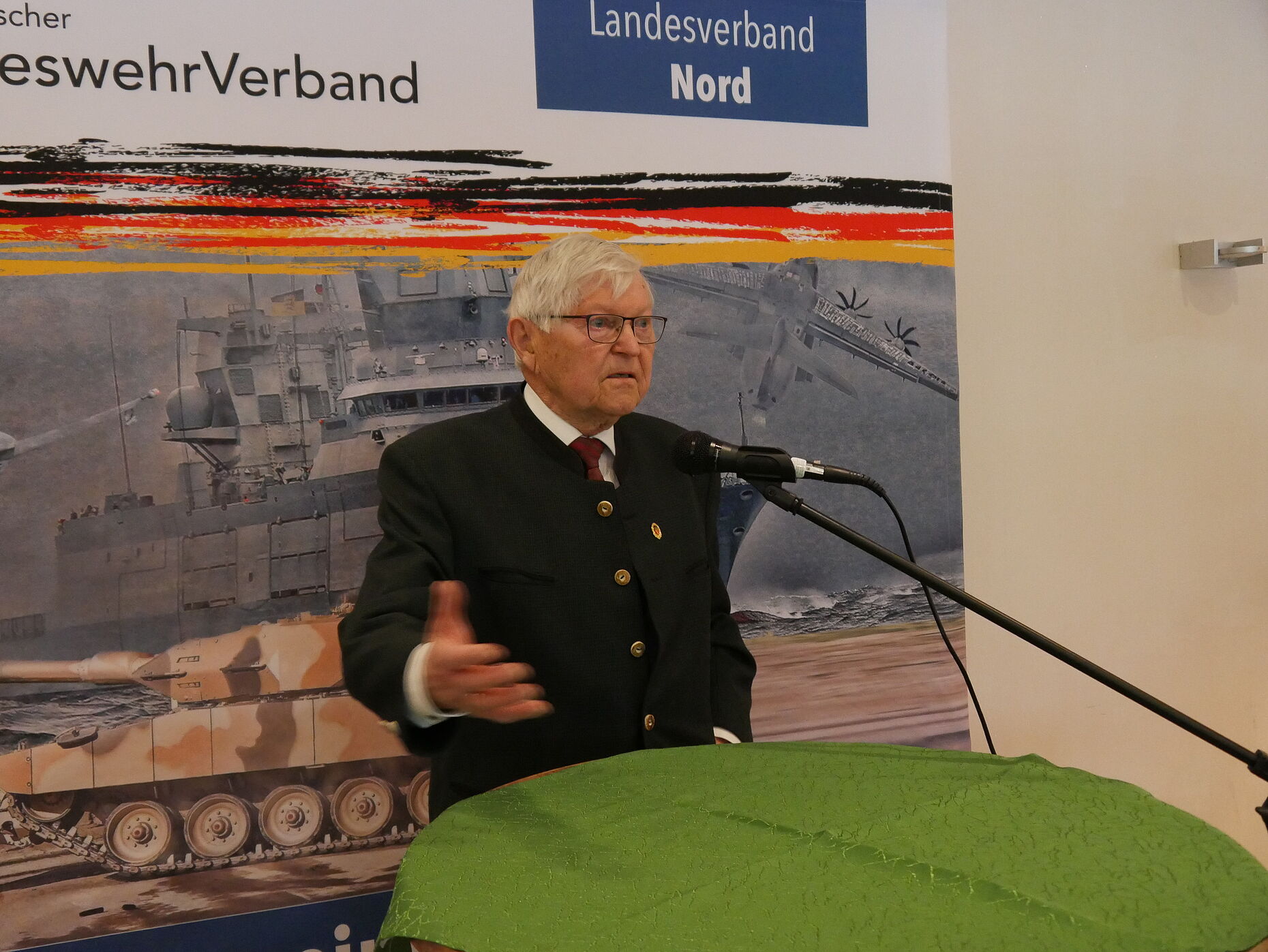 Dietrich Breuer berichtete, warum er vor 70 Jahren Mitglied wurde. Foto: DBwV