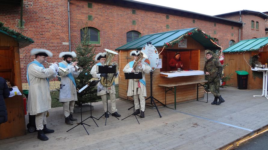 Musikalische Untermalung am Stand des DBwV durch die Leipziger Ratspfeifer des Leipziger Weihnachtsmarktes Foto: Privat/Koch